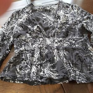 NEW Top Chic blouse~White/Black/B2B